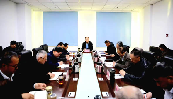 坚持理论武装  狠抓作风建设